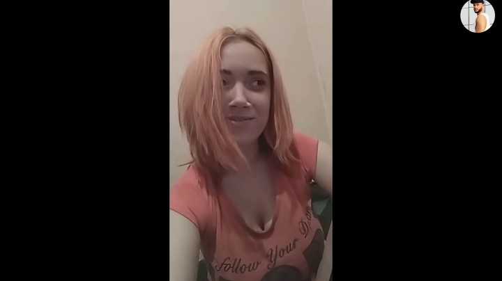 Мамка с рыжими волосами и ее подружка устроили групповое порно от первого лица